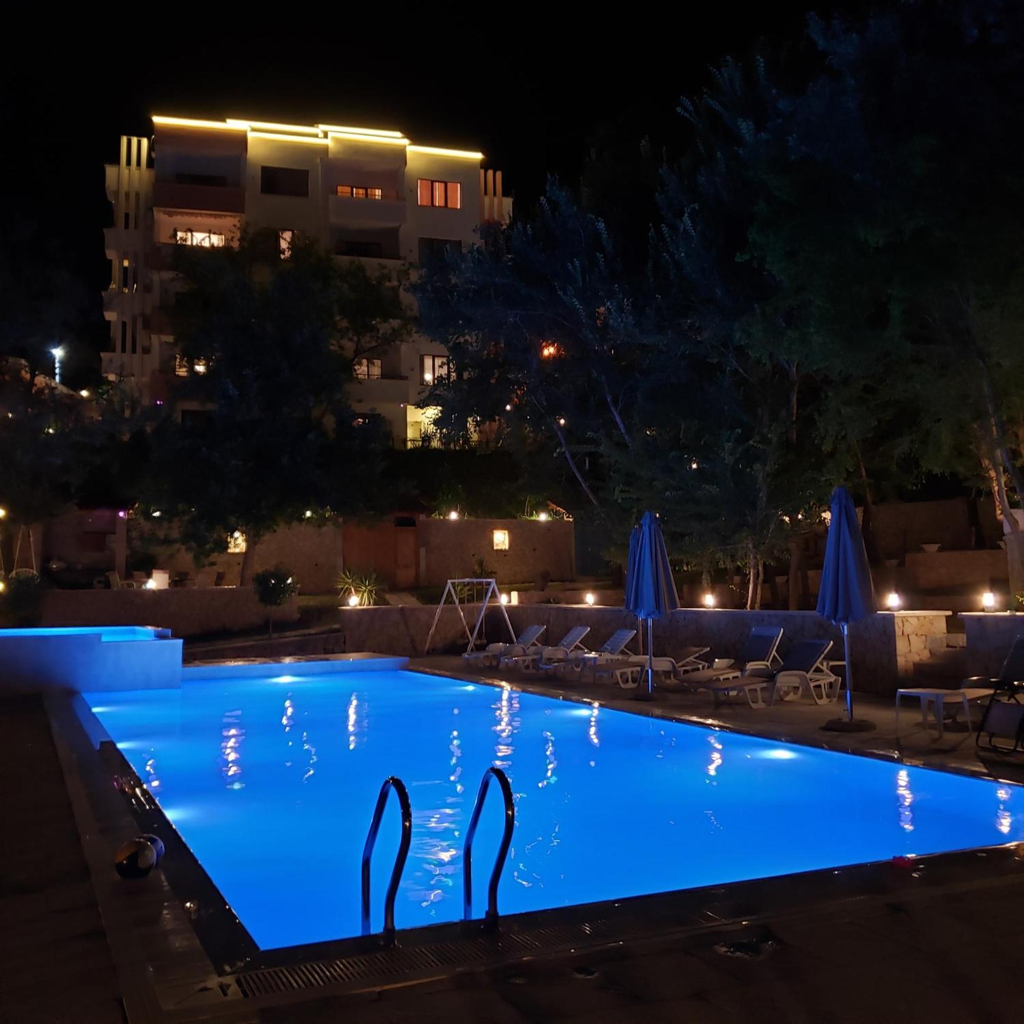 Green Hill Apartments 울친 외부 사진