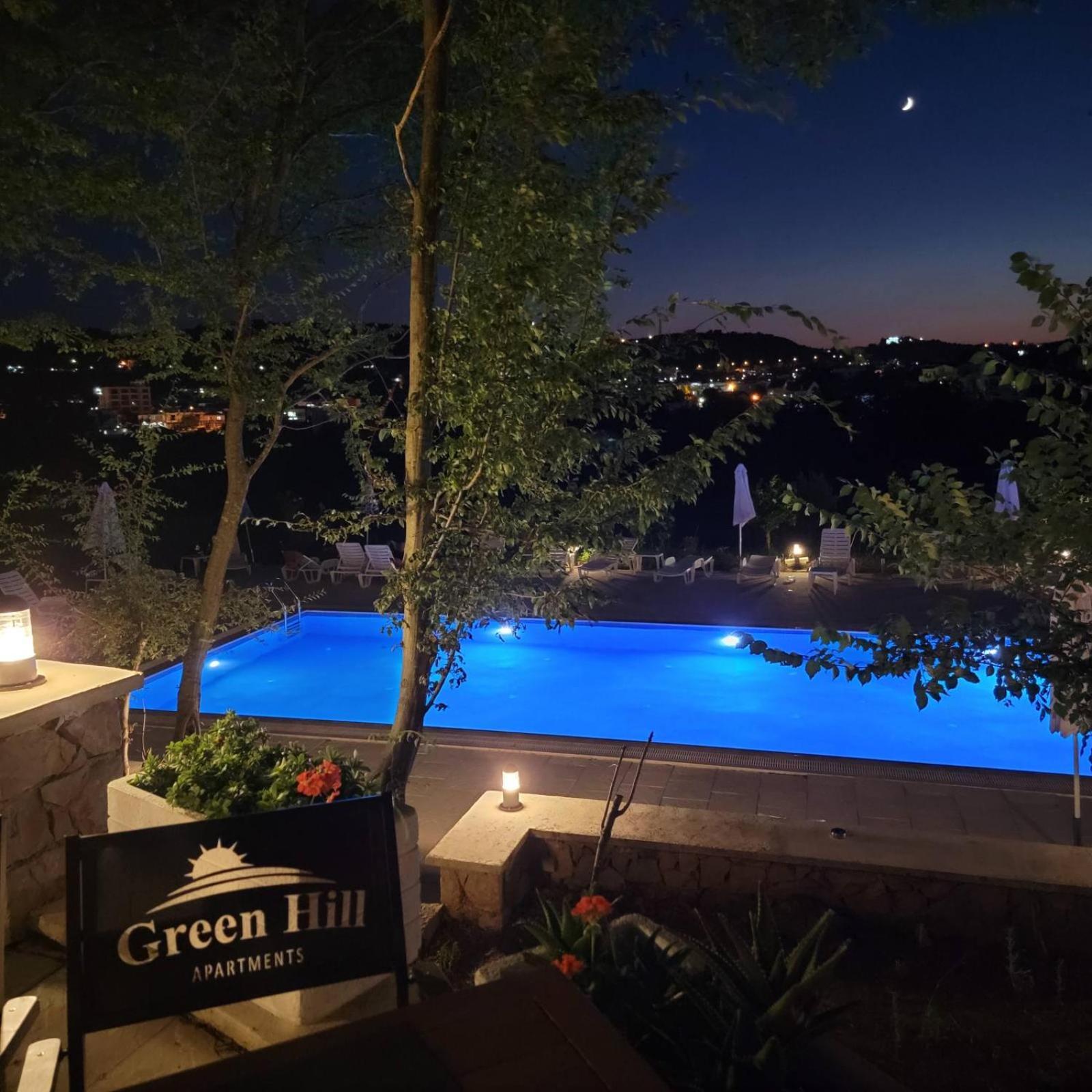 Green Hill Apartments 울친 외부 사진