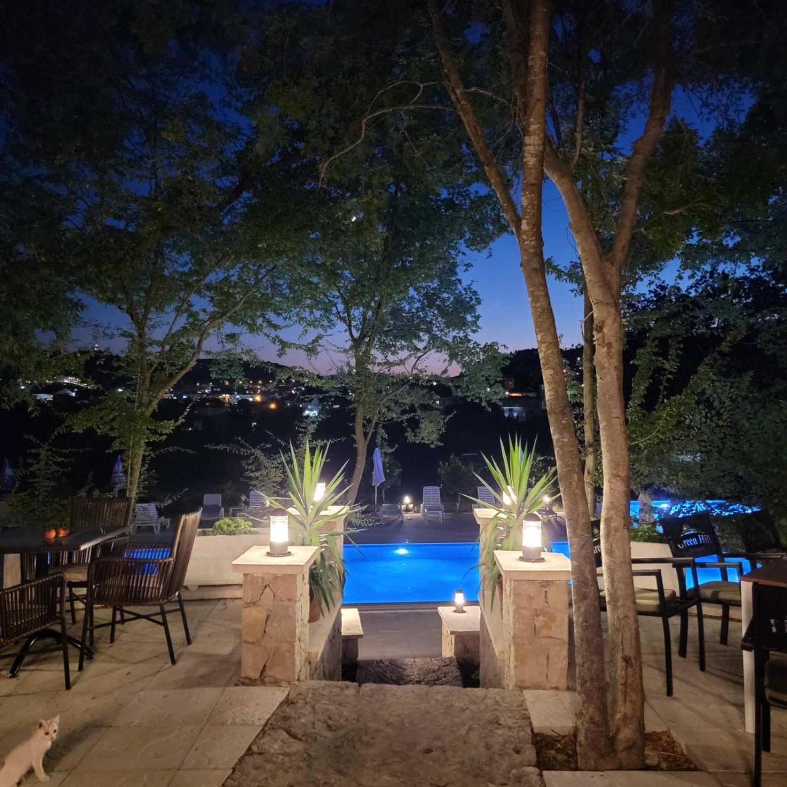 Green Hill Apartments 울친 외부 사진