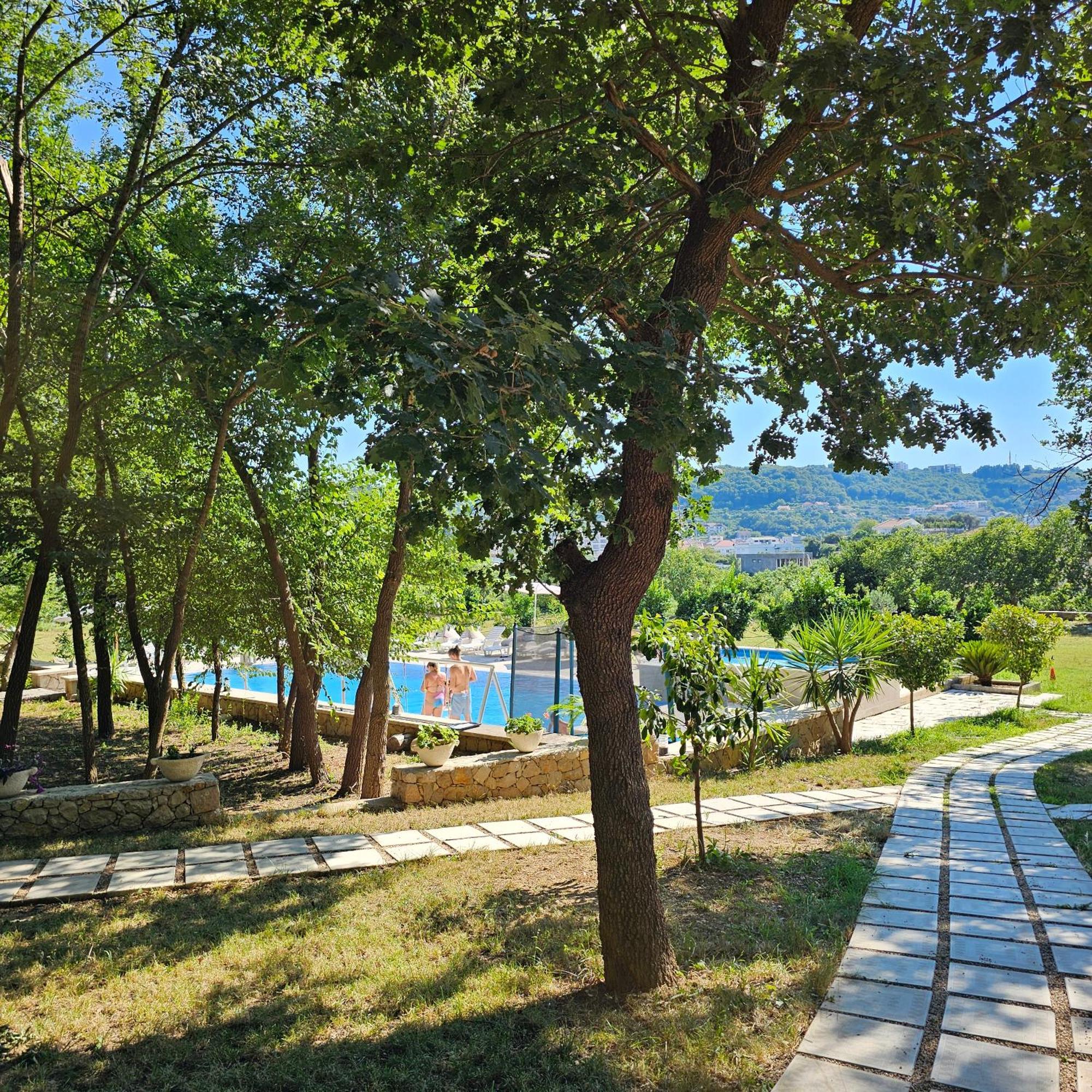 Green Hill Apartments 울친 외부 사진