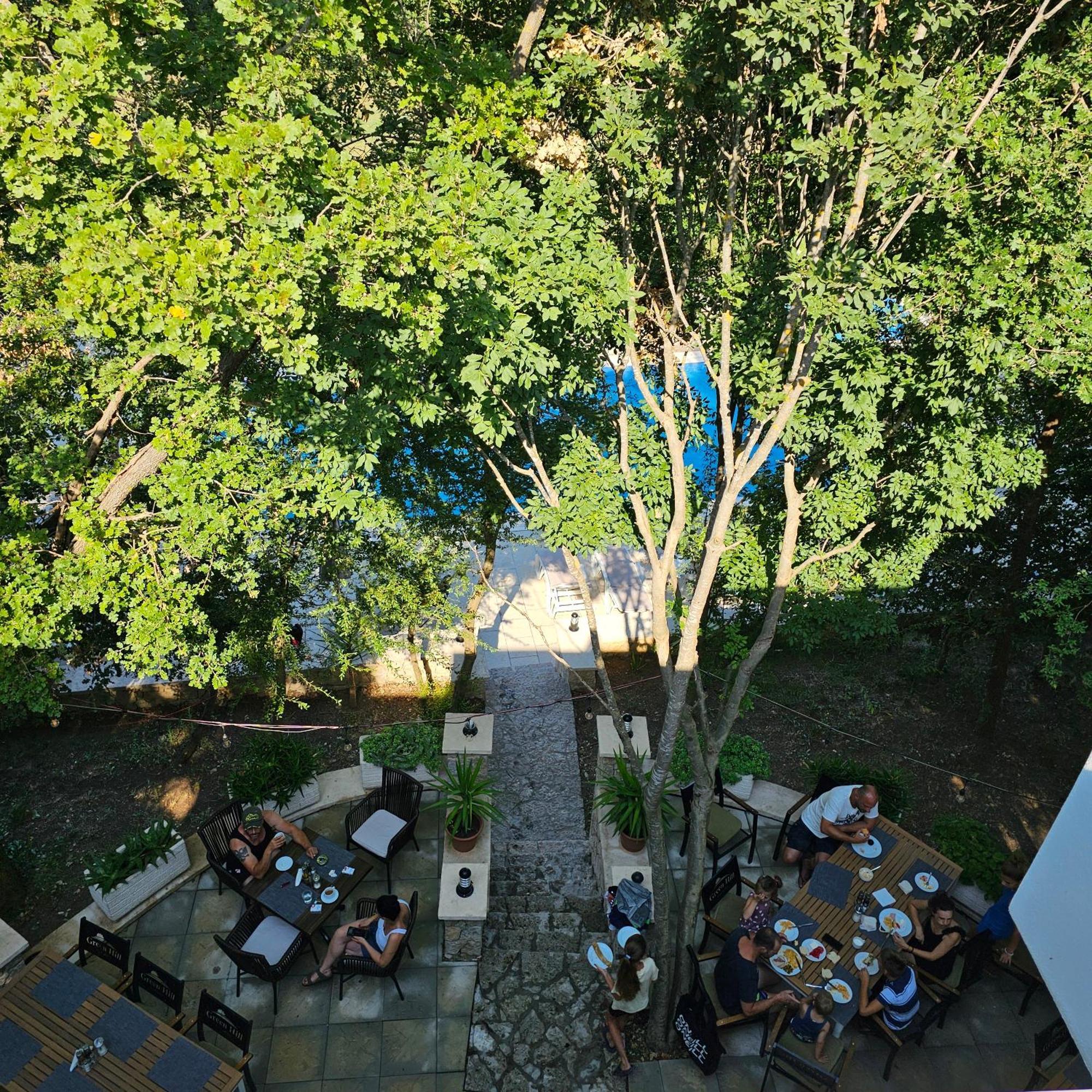 Green Hill Apartments 울친 외부 사진