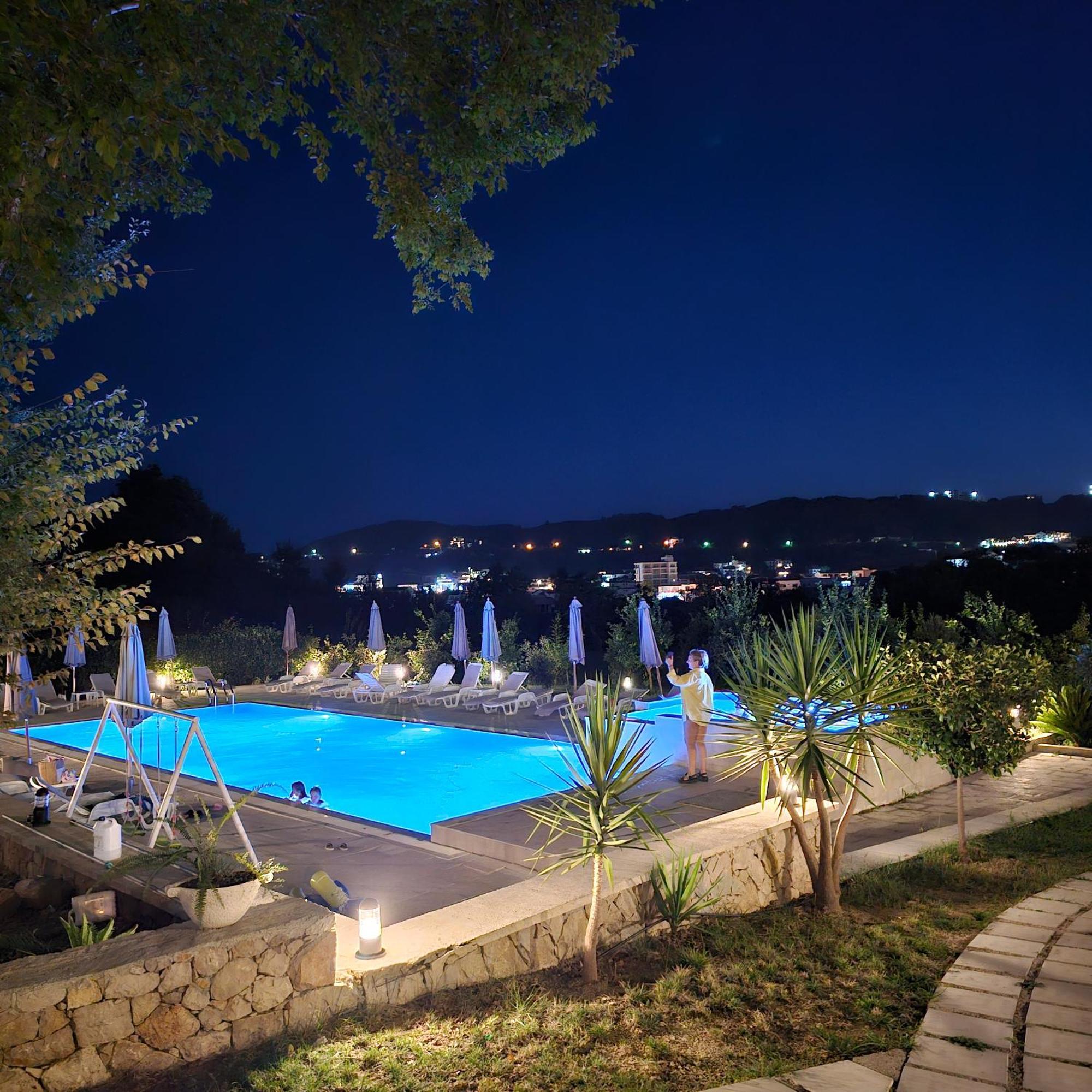 Green Hill Apartments 울친 외부 사진